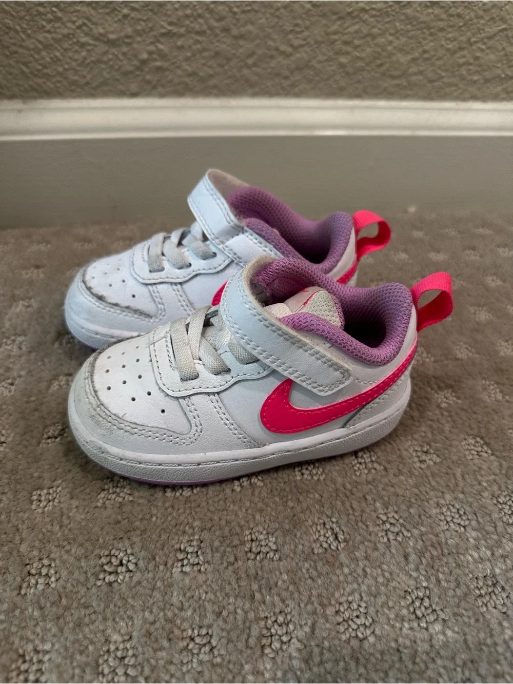 Nike lightweight sneakers